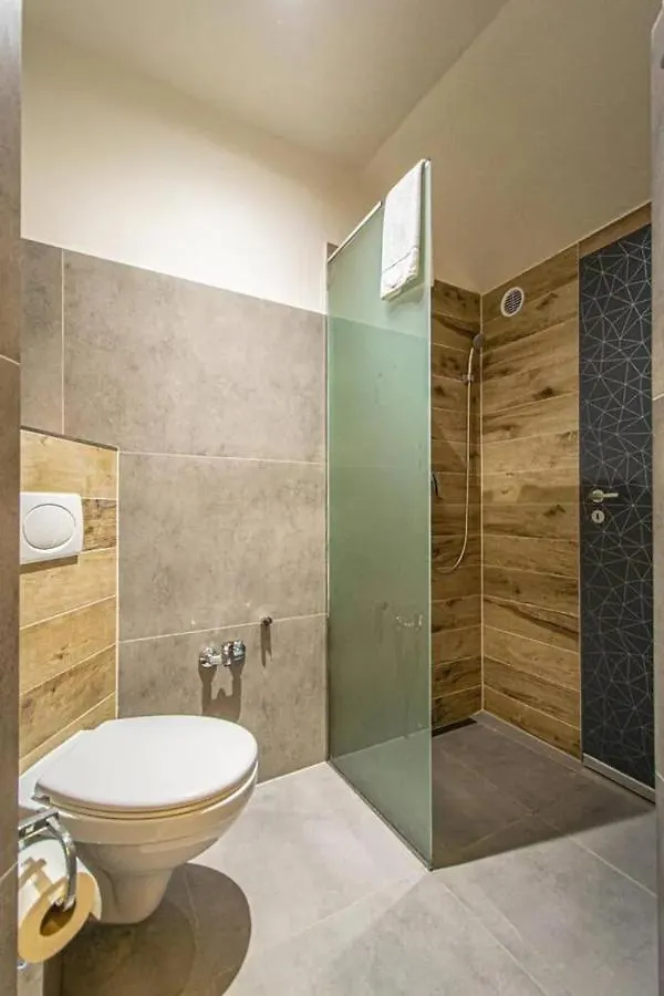 Cozy Homestay At Prague Main Station