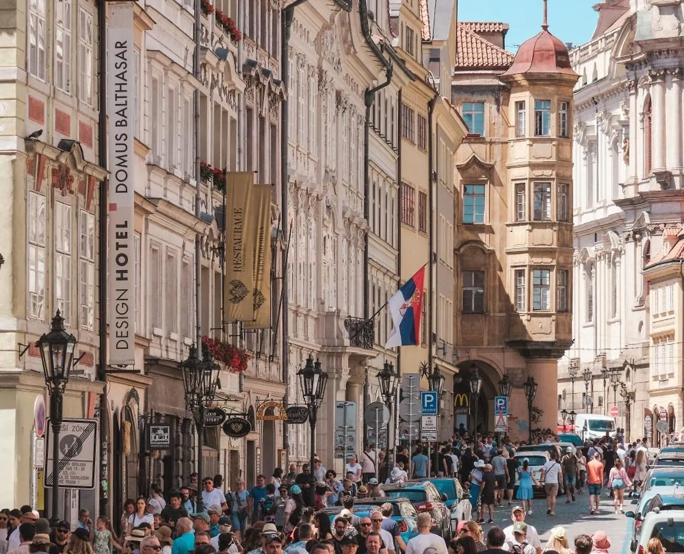 Cozy Homestay At Prague Main Station Apartment