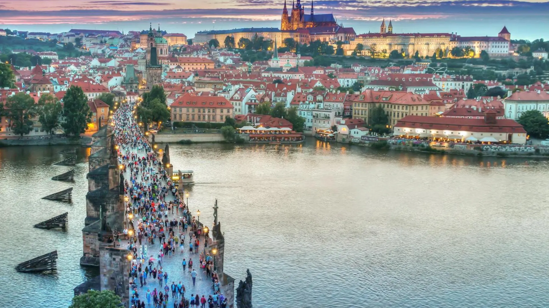 Cozy Homestay At Prague Main Station